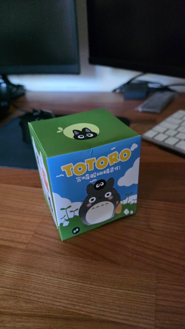 Escenas Ghibli con fondo ilustrado (caja individual) · gachapon coleccionable