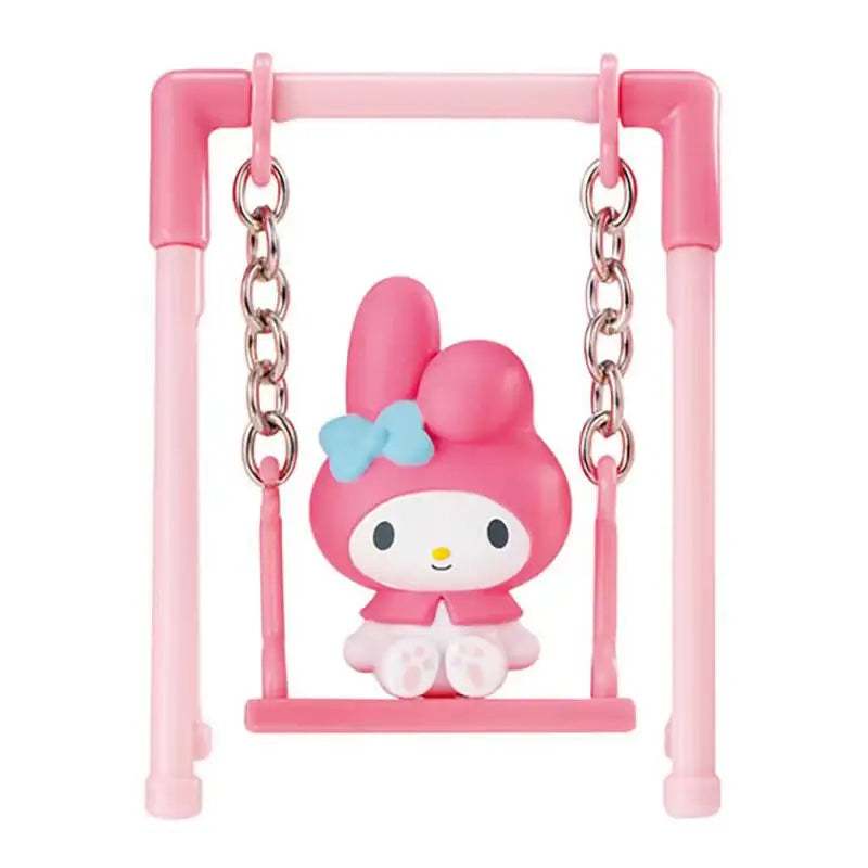 Columpio decorativo kawaii con figuras de Hello Kitty y amigos de estilo japonés — Don Gachapón